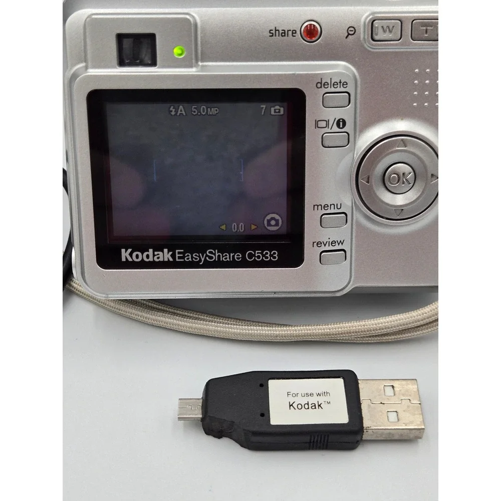 Kodak EasyShare C533 Silver 5.0MP Digital Camera 3x Optical Zoom Bundle